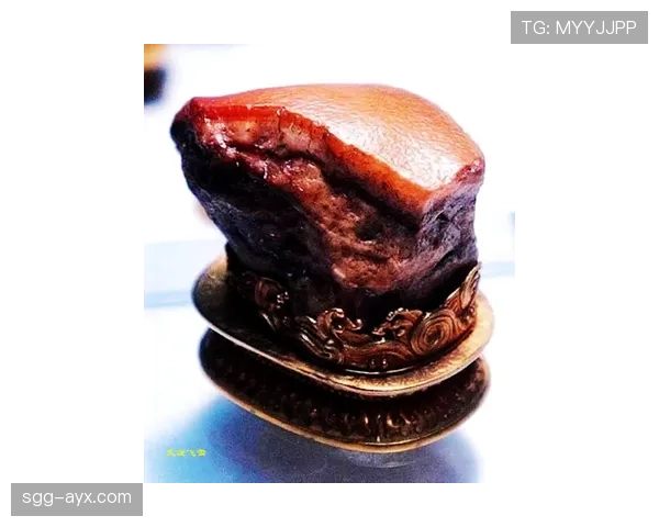 斯托克城红白陶器亮相本地艺术展 引发市民热议