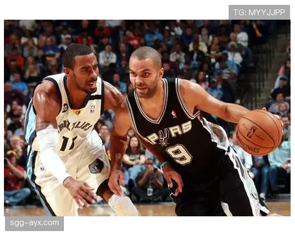 迈克·康利挡拆组织提升进攻节奏，助力球队关键时刻拉开比分