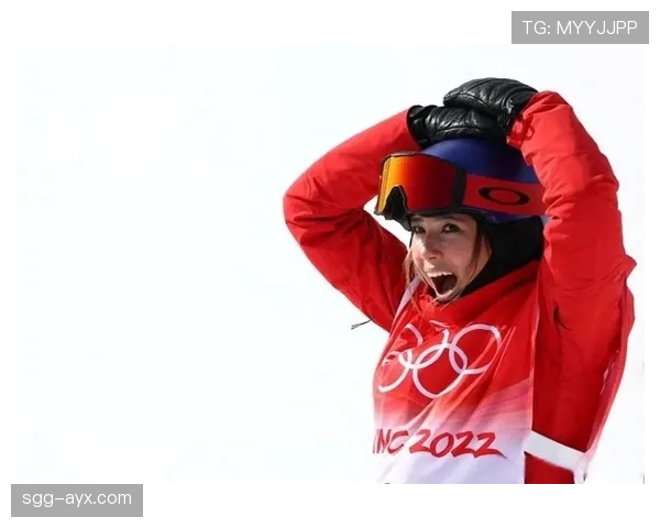 谷爱凌随手围条围巾都像买断我一个月饭钱，刷到照片我就开始数零钱